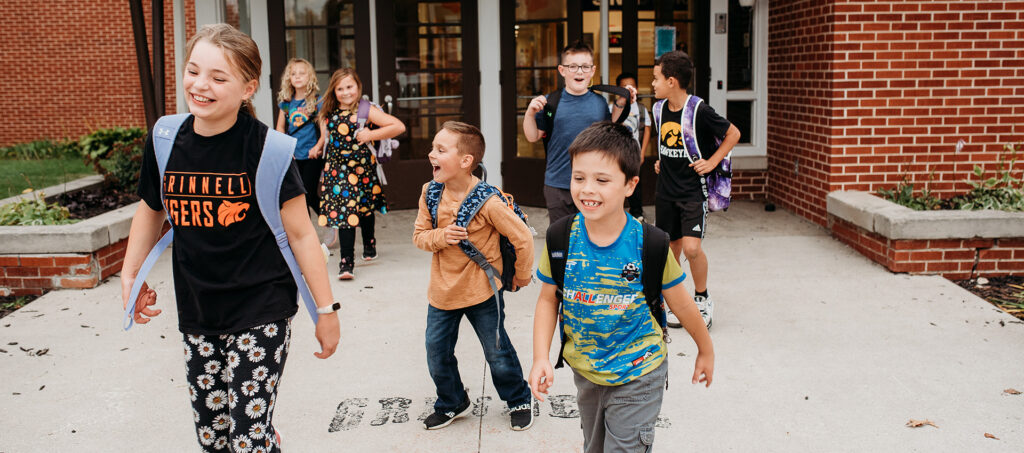 Baily Park Elementary kids leaving school